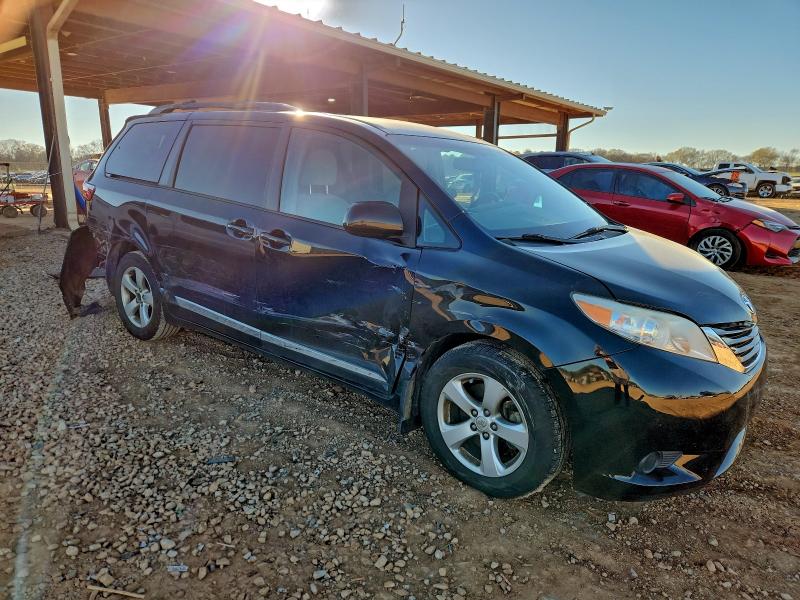 Photo 4 from auction – 2016 TOYOTA SIENNA LE with VIN 5TDKK3DCXGS756340