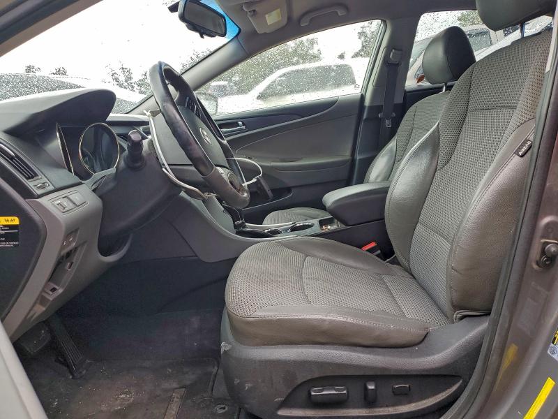 Photo 7 from auction – 2012 HYUNDAI SONATA SE with VIN 5NPEC4AB7CH479254