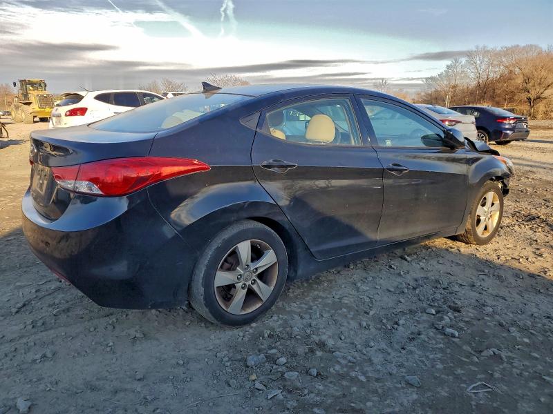 Photo 3 from auction – 2013 HYUNDAI ELANTRA GL with VIN 5NPDH4AE2DH444792