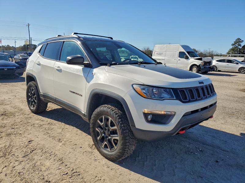 Photo 4 from auction – 2019 JEEP COMPASS with VIN 3C4NJDDB6KT721337