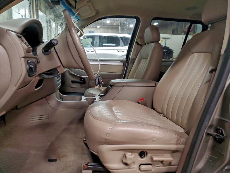 Photo 7 from auction – 2002 MERCURY MOUNTAINEE with VIN 4M2ZU86W62ZJ43453