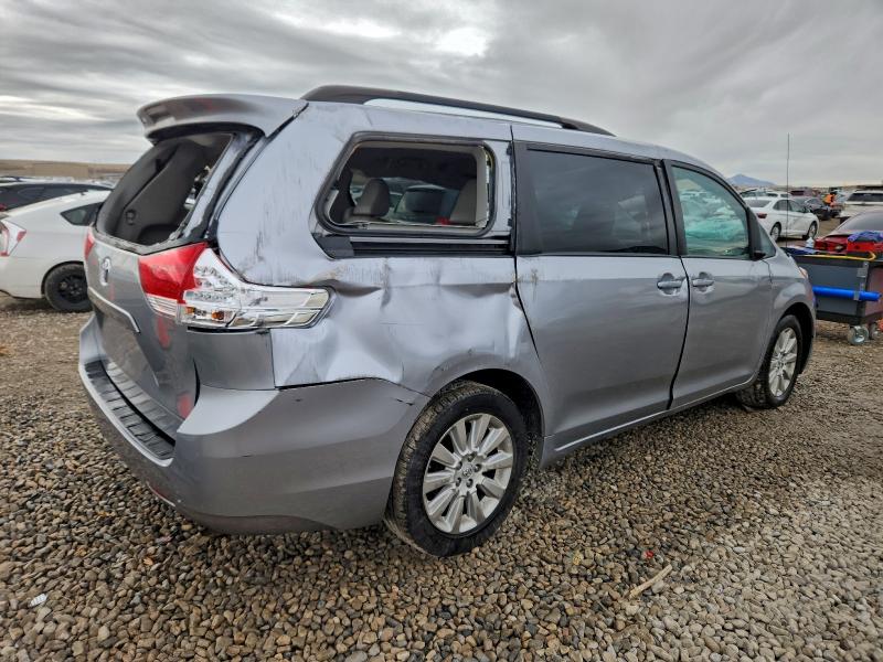 Photo 3 from auction – 2012 TOYOTA SIENNA XLE with VIN 5TDDK3DC1CS037612