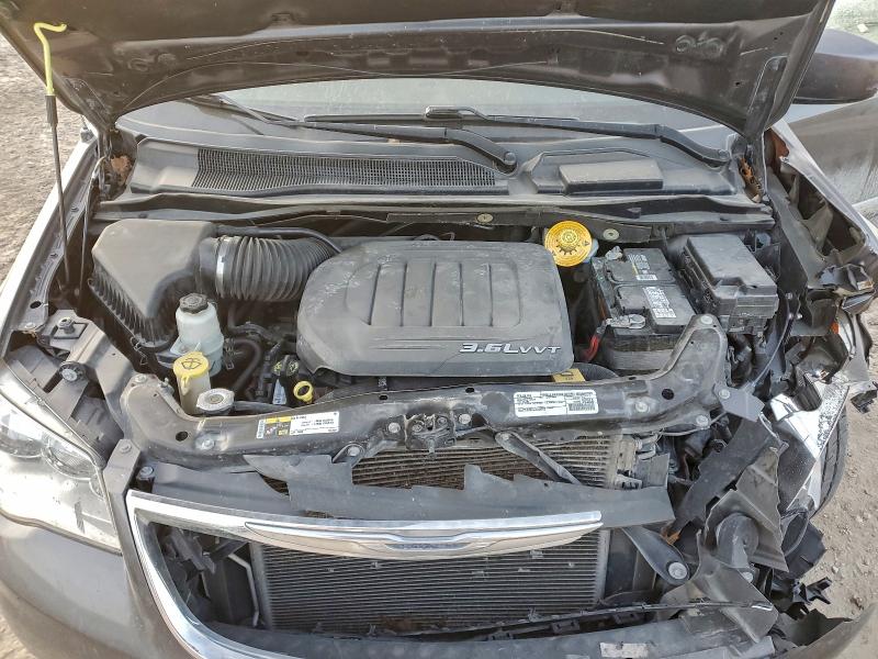 Photo 11 from auction – 2016 CHRYSLER TOWN & COU with VIN 2C4RC1BG2GR231884
