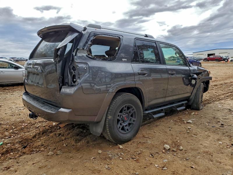 Photo 3 from auction – 2020 TOYOTA 4RUNNER SR with VIN JTEZU5JR2L5224069