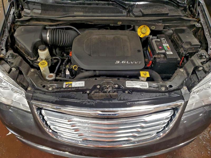 Photo 12 from auction – 2015 CHRYSLER TOWN & COU with VIN 2C4RC1CGXFR697690