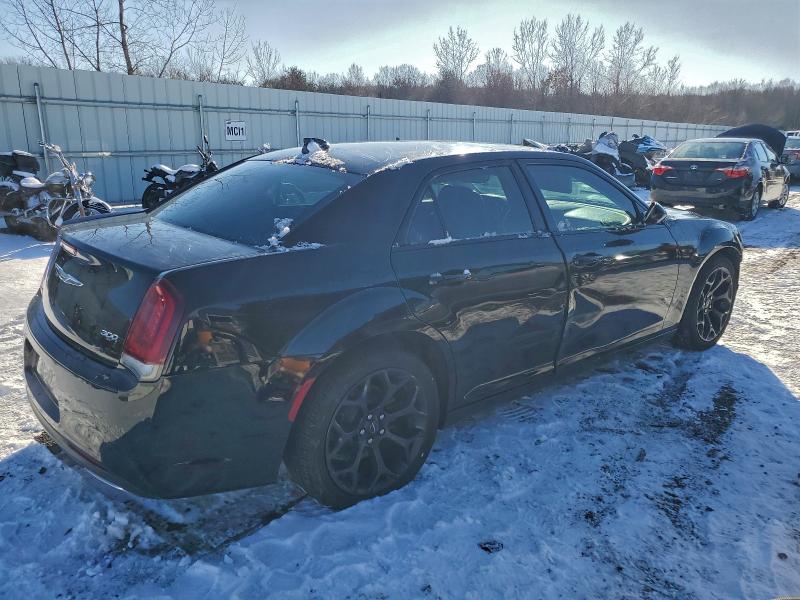 Photo 3 from auction – 2019 CHRYSLER 300 TOURIN with VIN 2C3CCAAG2KH728900