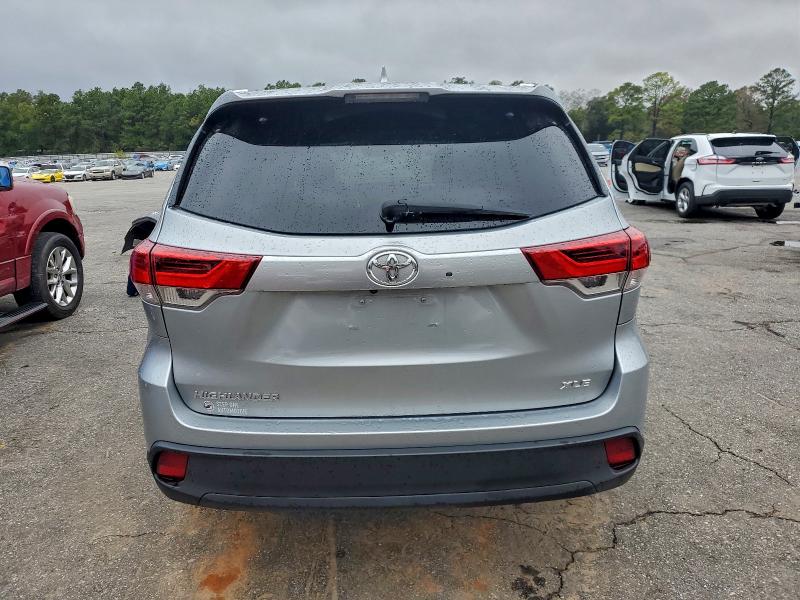 Photo 6 from auction – 2019 TOYOTA HIGHLANDER with VIN 5TDKZRFH4KS552259