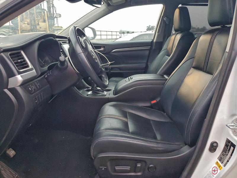 Photo 7 from auction – 2018 TOYOTA HIGHLANDER with VIN 5TDJZRFH6JS825048