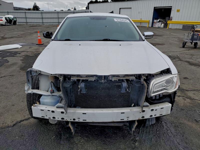 Photo 5 from auction – 2011 CHRYSLER 300 LIMITE with VIN 2C3CA5CG1BH598439