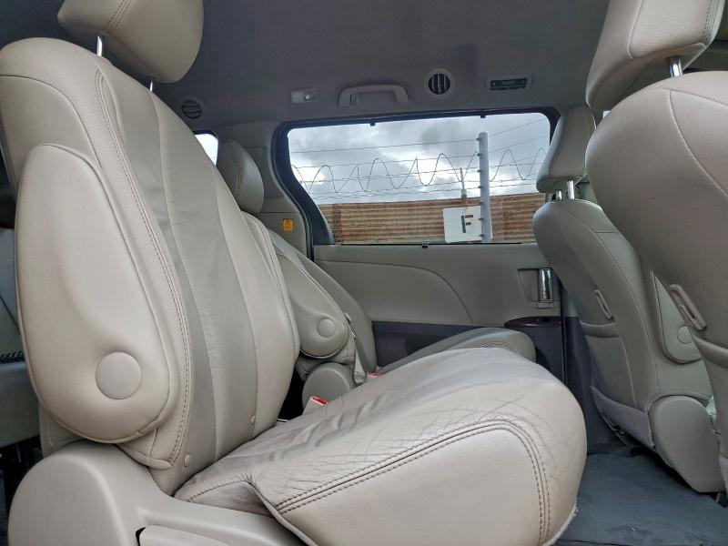 Photo 11 from auction – 2012 TOYOTA SIENNA XLE with VIN 5TDYK3DC6CS268877