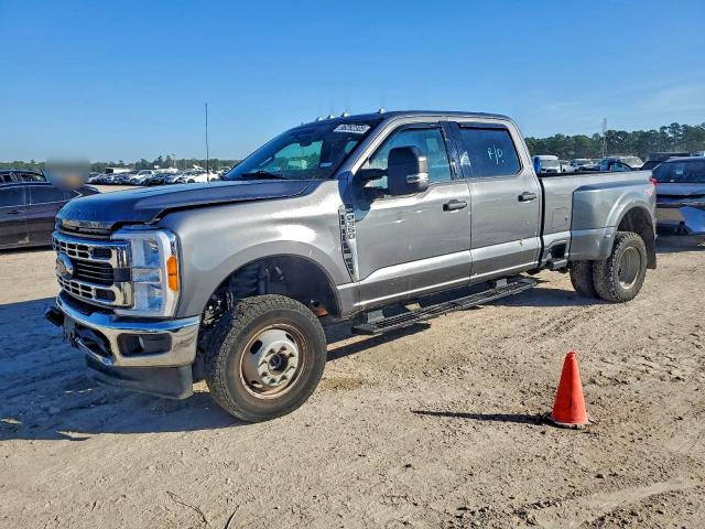 Photo 1 from auction – 2023 FORD F350 SUPER with VIN 1FT8W3DN1PEC64186