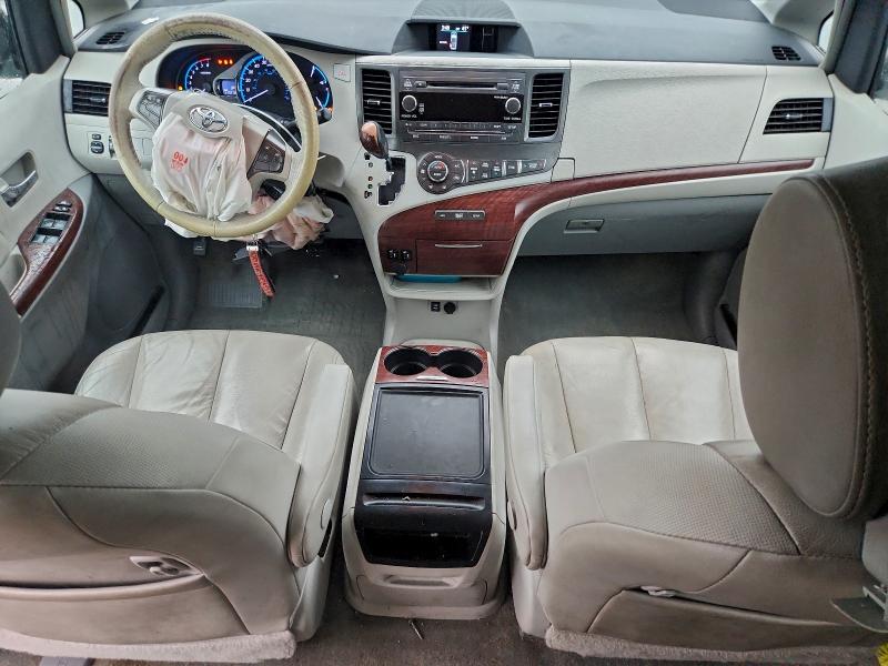 Photo 8 from auction – 2014 TOYOTA SIENNA XLE with VIN 5TDYK3DC1ES443359