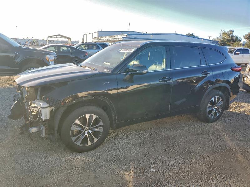 TOYOTA HIGHLANDER 2020 with VIN 5TDHZRAH9LS014059 - Photo from auction