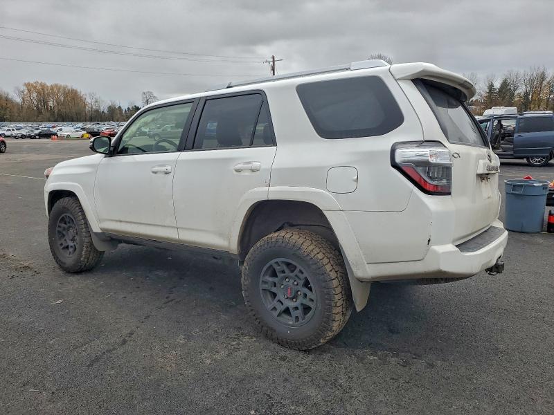 Photo 2 from auction – 2016 TOYOTA 4RUNNER SR with VIN JTEBU5JR9G5317906
