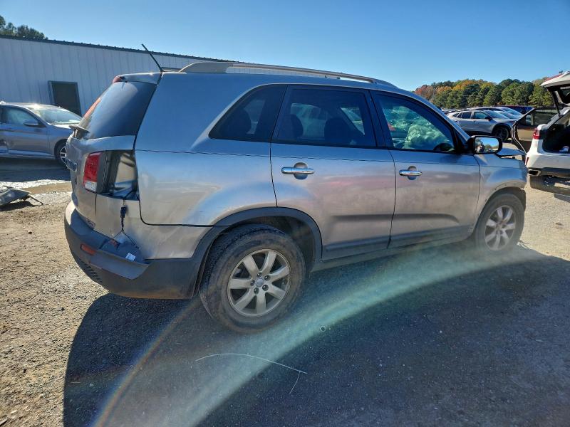 Photo 3 from auction – 2013 KIA SORENTO with VIN 5XYKT3A67DG320243