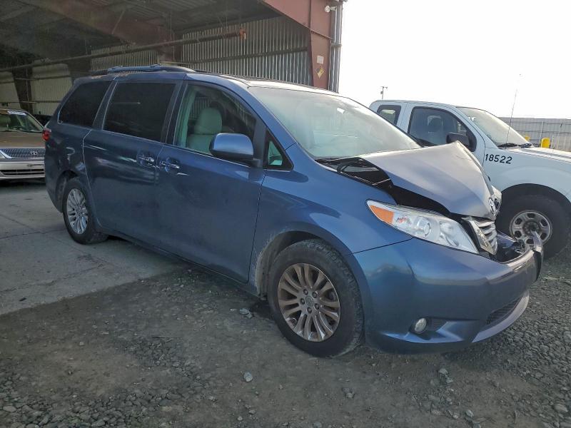 Photo 4 from auction – 2016 TOYOTA SIENNA XLE with VIN 5TDYK3DC2GS712696