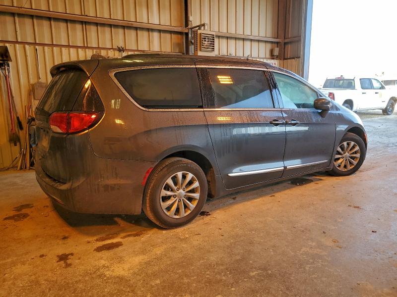 Photo 3 from auction – 2017 CHRYSLER PACIFICA T with VIN 2C4RC1BG2HR613379