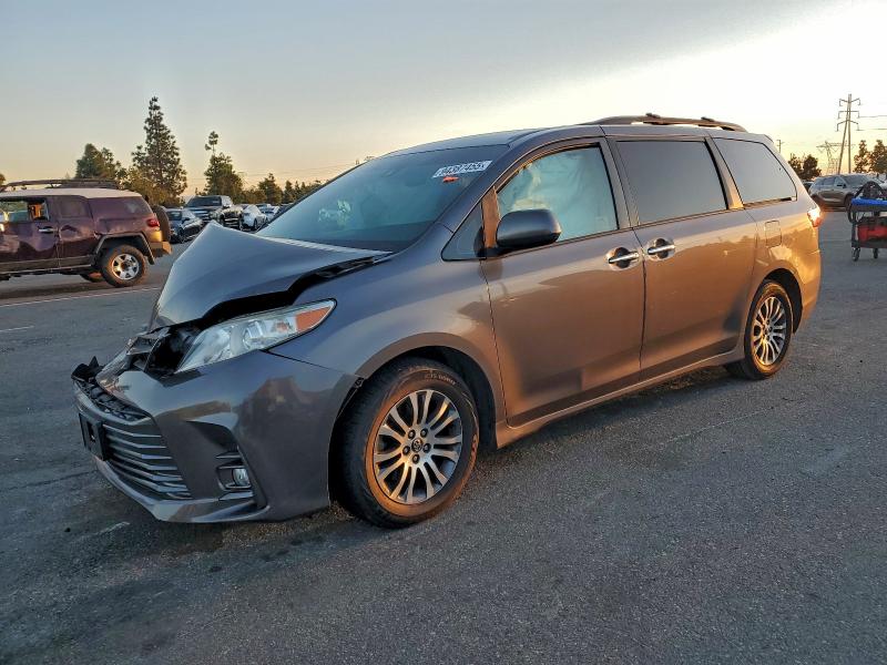 TOYOTA SIENNA 2018 with VIN 5TDYZ3DC9JS914504 - Photo from auction