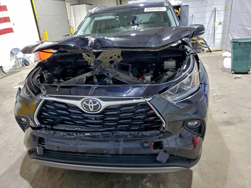 Photo 5 from auction – 2022 TOYOTA HIGHLANDER with VIN 5TDFZRBH5NS184850