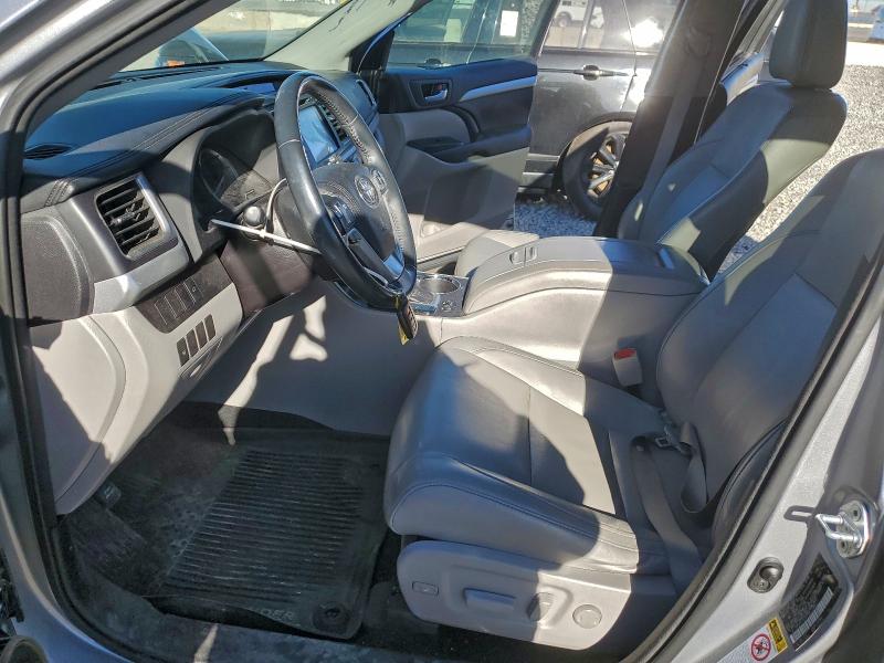 Photo 7 from auction – 2016 TOYOTA HIGHLANDER with VIN 5TDJKRFH4GS504686