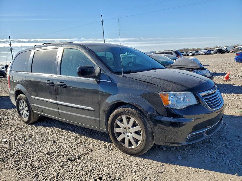 Photo 4 from auction – 2016 CHRYSLER TOWN & COU with VIN 2C4RC1BG9GR298000