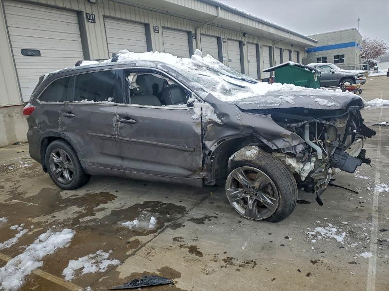 Photo 4 from auction – 2018 TOYOTA HIGHLANDER with VIN 5TDDZRFH3JS819673