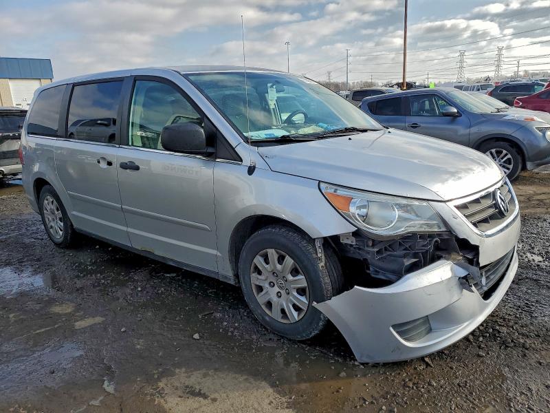 Photo 4 from auction – 2011 VOLKSWAGEN ROUTAN S with VIN 2V4RW4DG5BR669657