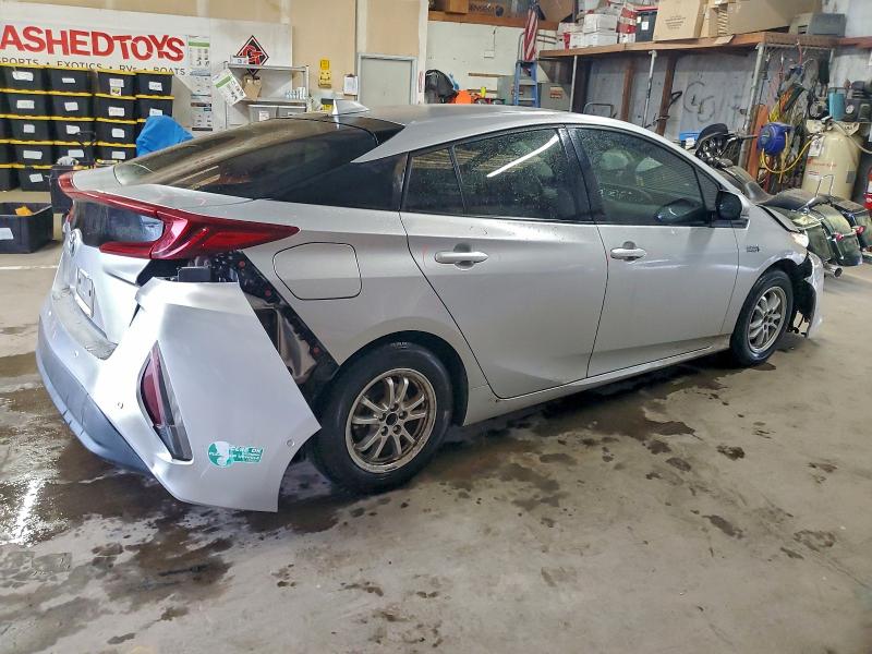Photo 3 from auction – 2017 TOYOTA PRIUS PRIM with VIN JTDKARFP6H3034114