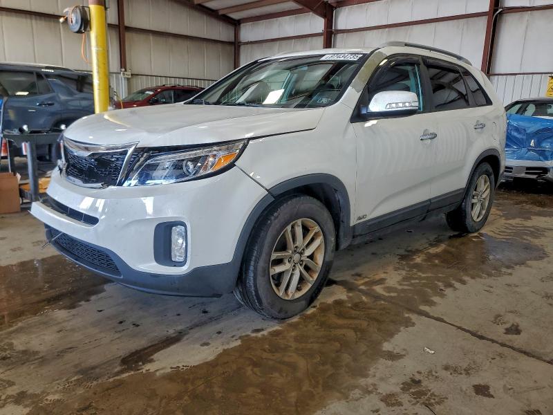 KIA SORENTO 2015 مع رقم تعريف المركبة 5XYKTCA66FG628281 - صورة من المزاد