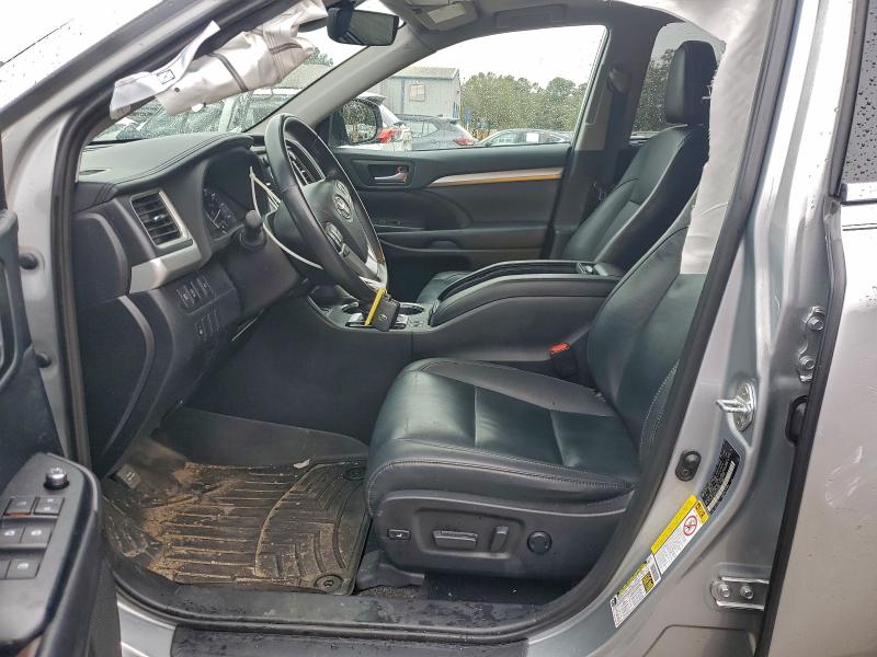 Photo 7 from auction – 2019 TOYOTA HIGHLANDER with VIN 5TDKZRFH4KS552259