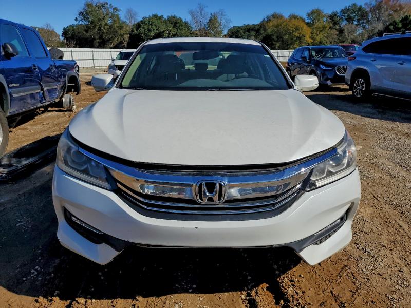 Photo 5 from auction – 2017 HONDA ACCORD with VIN 1HGCR3F84HA010975