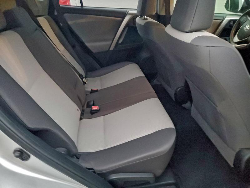 Photo 11 from auction – 2015 TOYOTA RAV4 LE with VIN JTMZFREV1FJ033820
