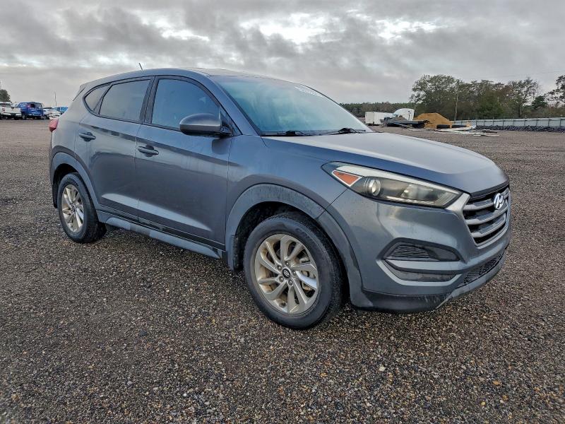 Photo 4 from auction – 2017 HYUNDAI TUCSON SE with VIN KM8J23A42HU337142