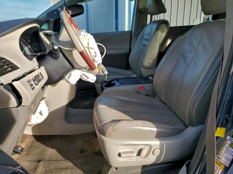 Photo 7 from auction – 2013 TOYOTA SIENNA XLE with VIN 5TDDK3DC2DS058227