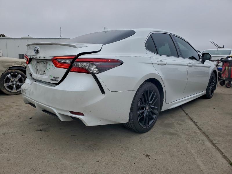 Photo 3 from auction – 2021 TOYOTA CAMRY with VIN 4T1K31AK8MU563829