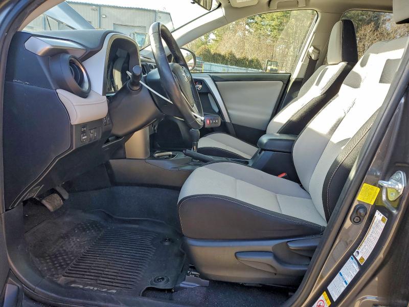 Photo 7 from auction – 2017 TOYOTA RAV4 XLE with VIN JTMRFREV9HJ165758