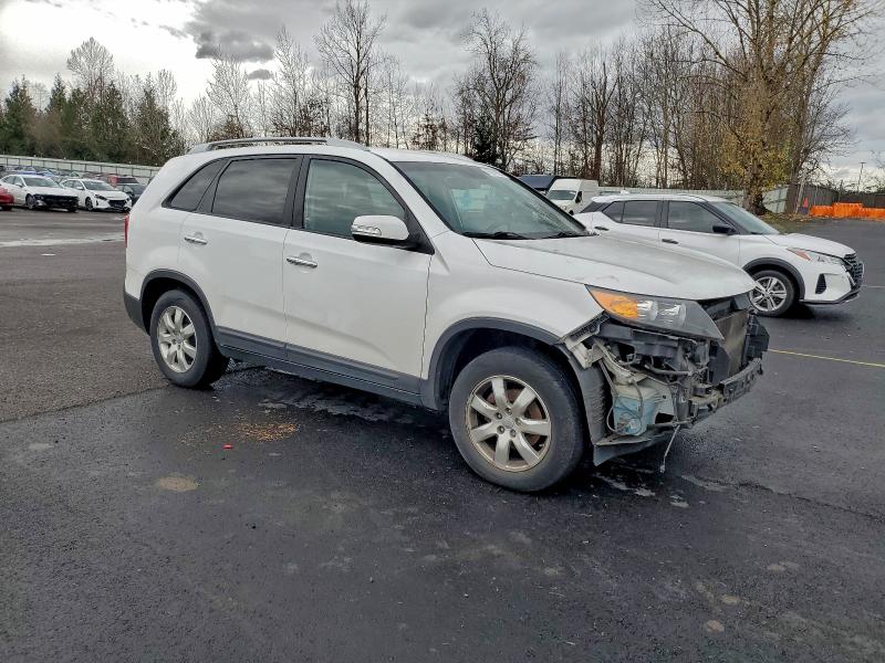 Photo 4 from auction – 2013 KIA SORENTO LX with VIN 5XYKT3A60DG413797