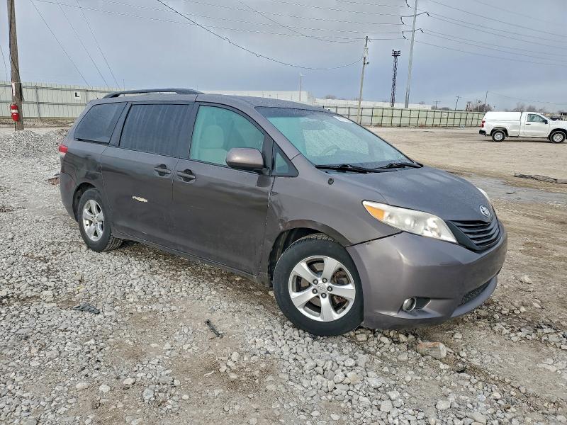 Photo 4 from auction – 2014 TOYOTA SIENNA LE with VIN 5TDKK3DC8ES490068