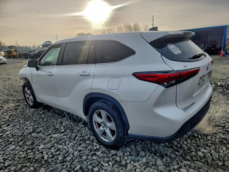 Photo 2 from auction – 2022 TOYOTA HIGHLANDER with VIN 5TDCZRAH2NS547755