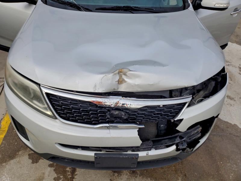 Photo 12 from auction – 2014 KIA SORENTO LX with VIN 5XYKT3A67EG447852