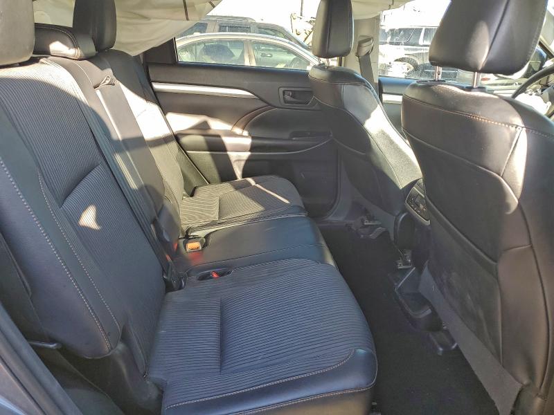 Photo 10 from auction – 2017 TOYOTA HIGHLANDER with VIN 5TDBZRFH8HS377619