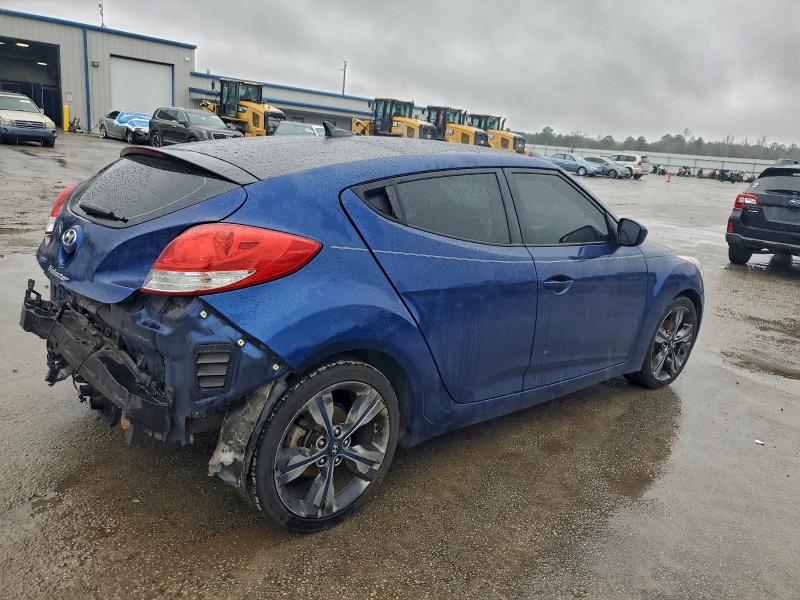 Photo 3 from auction – 2017 HYUNDAI VELOSTER with VIN KMHTC6AD5HU317670