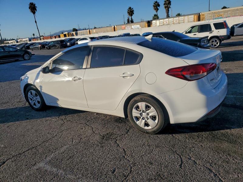 Photo 2 from auction – 2017 KIA FORTE LX with VIN 3KPFK4A77HE043650