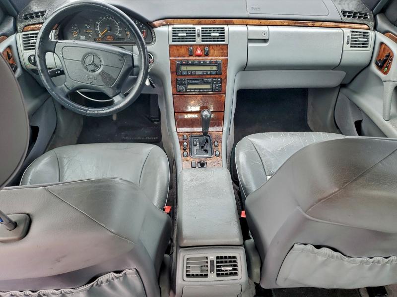 Photo 8 from auction – 1998 MERCEDES-BENZ E 320 with VIN WDBJF65F4WA636666