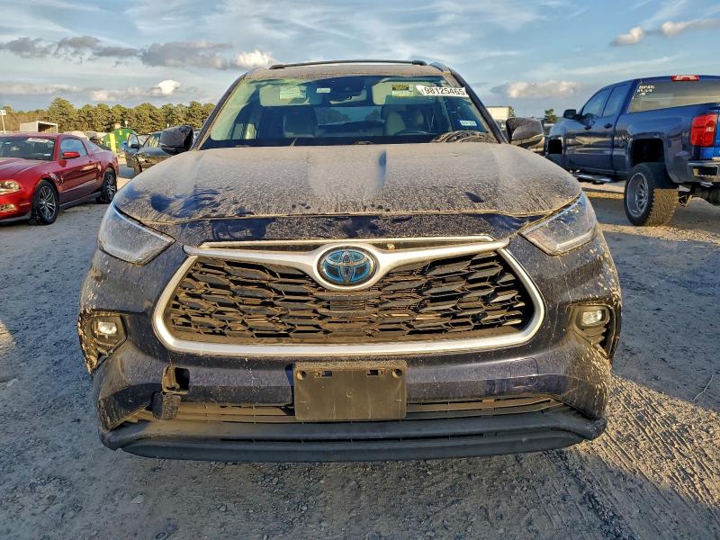 Photo 5 from auction – 2021 TOYOTA HIGHLANDER with VIN 5TDGBRCH2MS050092