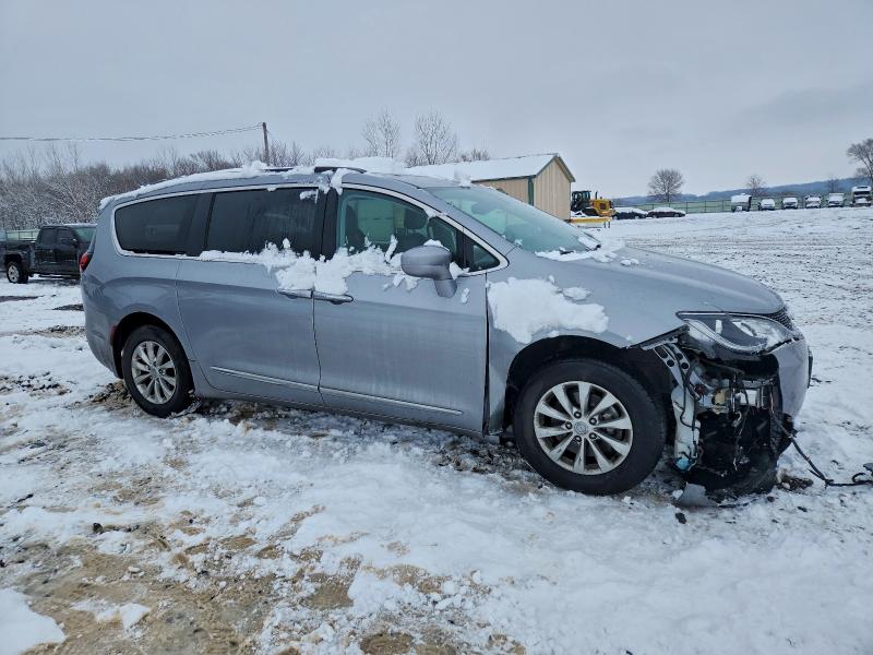 Photo 4 from auction – 2017 CHRYSLER PACIFICA T with VIN 2C4RC1BG7HR839675