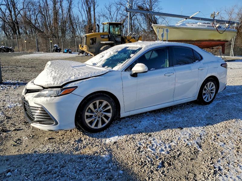 Photo 1 from auction – 2022 TOYOTA CAMRY with VIN 4T1C11AK5NU647845