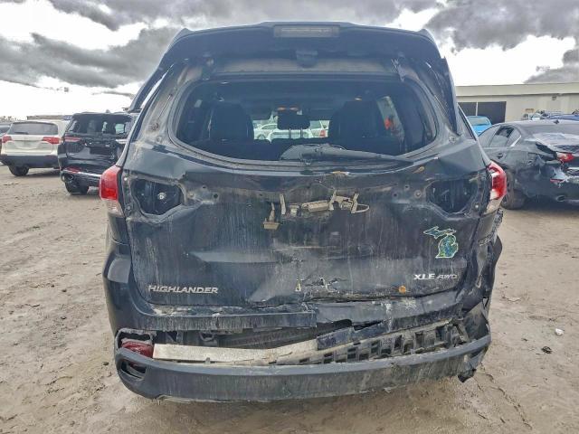 Photo 6 from auction – 2017 TOYOTA HIGHLANDER with VIN 5TDJZRFHXHS406260
