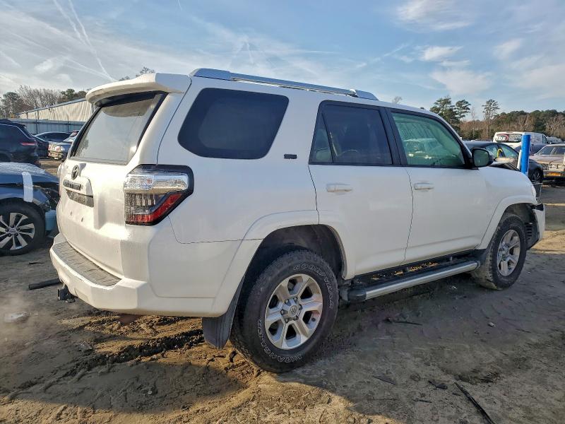 Photo 3 from auction – 2014 TOYOTA 4RUNNER SR with VIN JTEBU5JR8E5158048