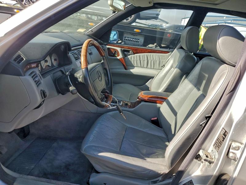 Photo 7 from auction – 1997 MERCEDES-BENZ E with VIN WDBJF55F2VA437656